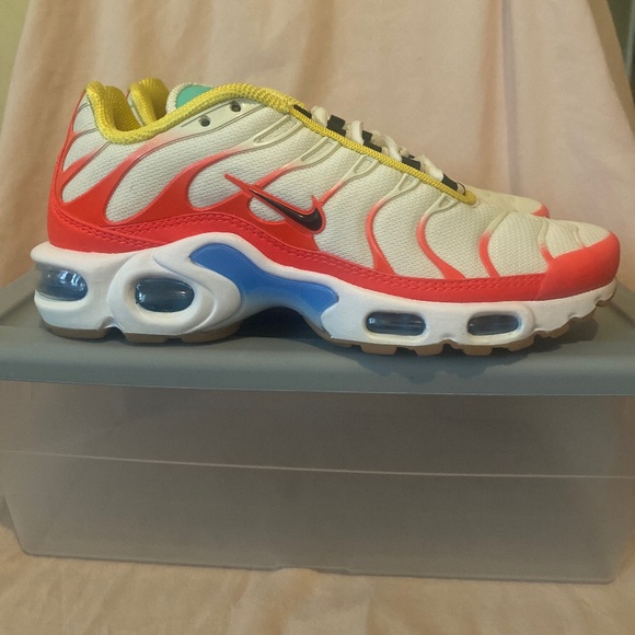 NIKE AIR MAX PLUS VIBRANT TROPICAL - Picture 2 of 7